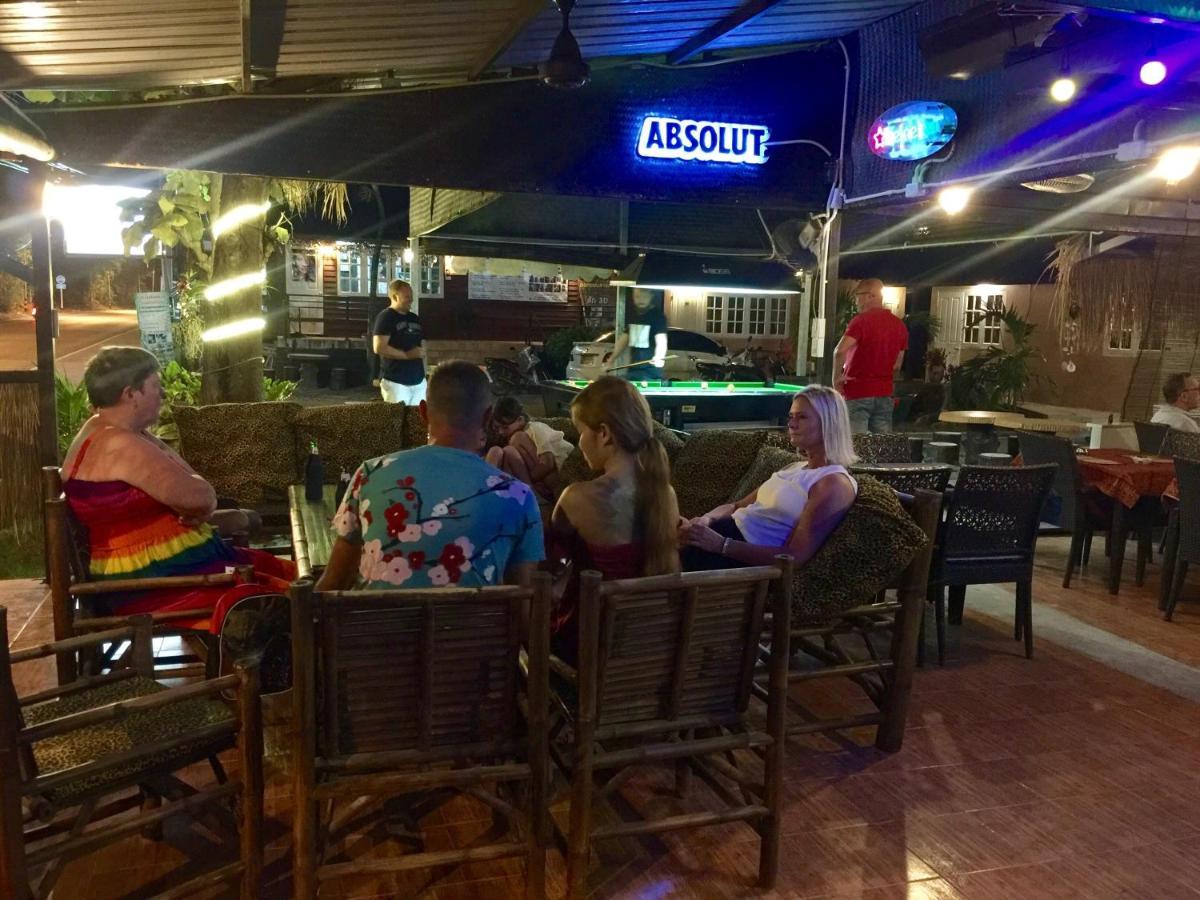 Harry'S Beach Club Ban Phe Exterior foto