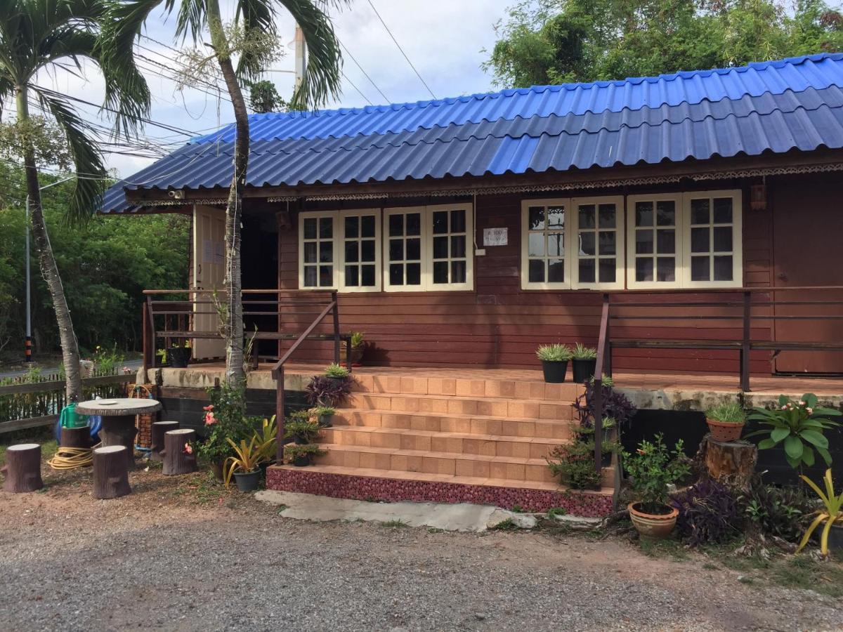 Harry'S Beach Club Ban Phe Exterior foto