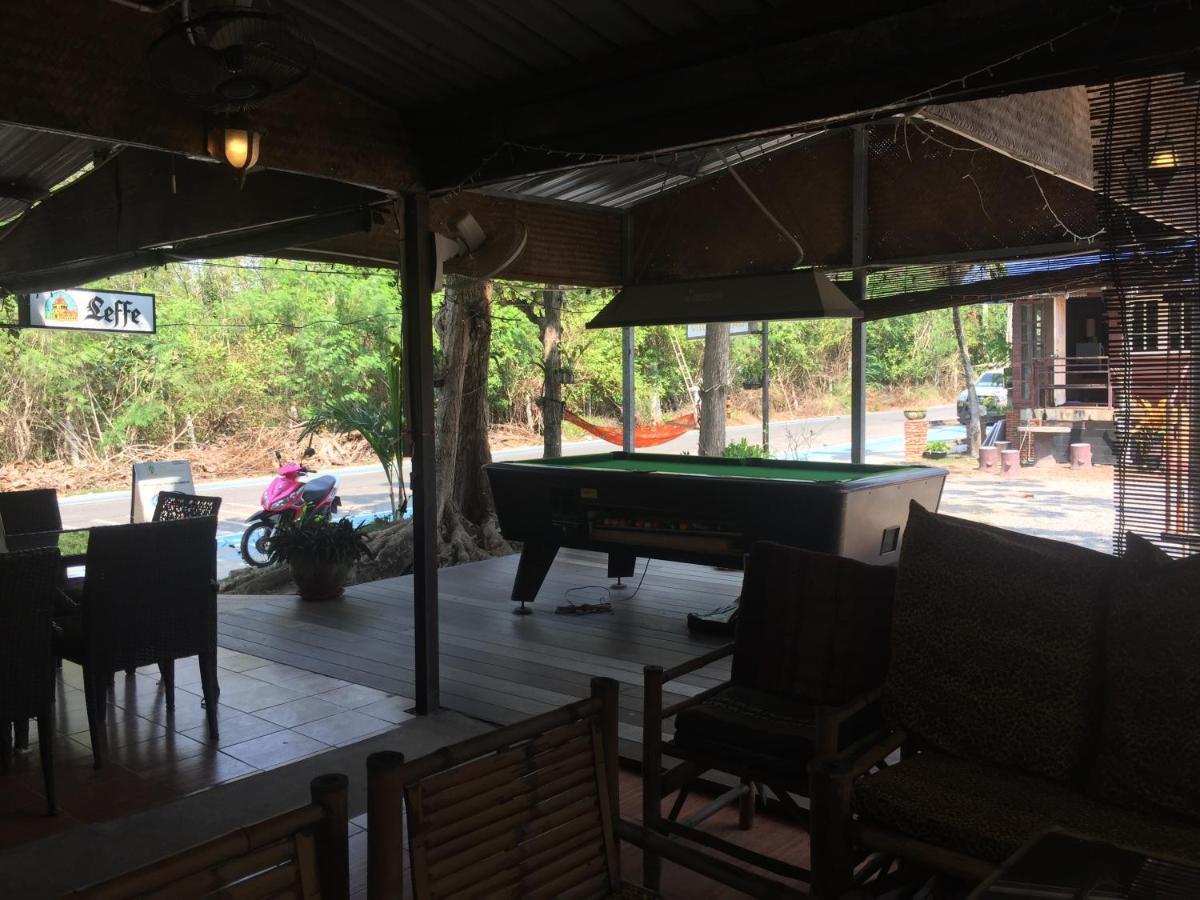 Harry'S Beach Club Ban Phe Exterior foto