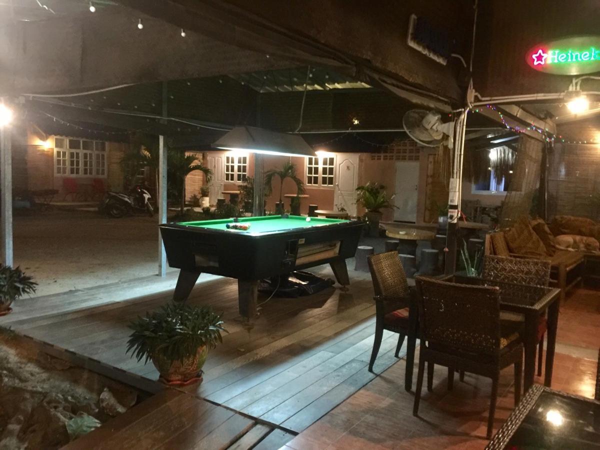 Harry'S Beach Club Ban Phe Exterior foto