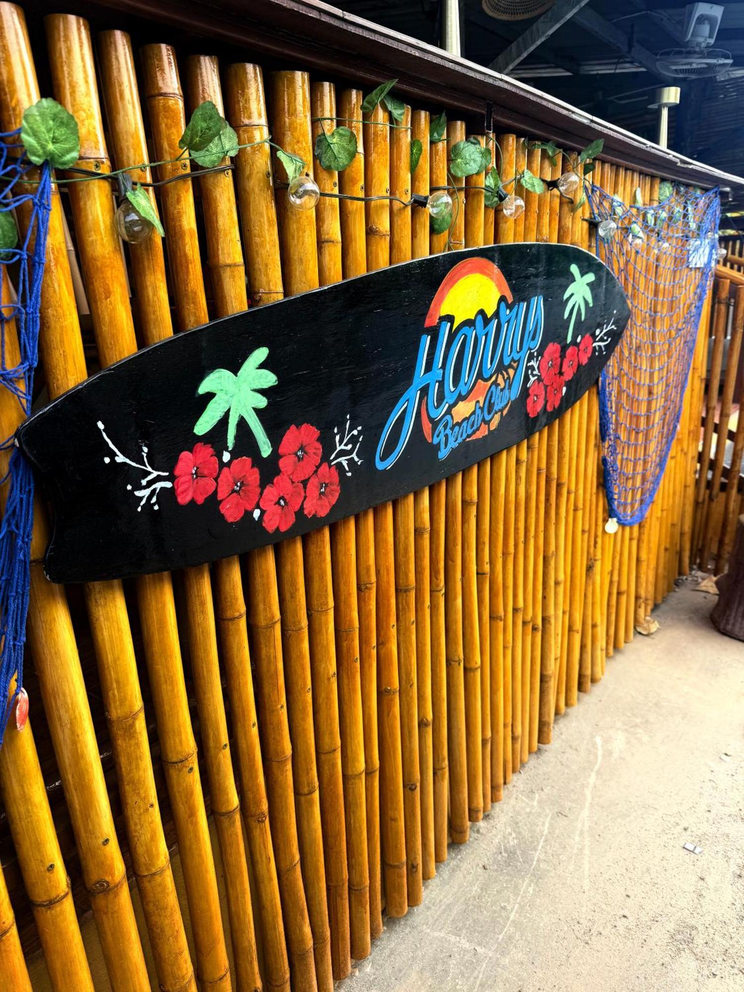 Harry'S Beach Club Ban Phe Exterior foto